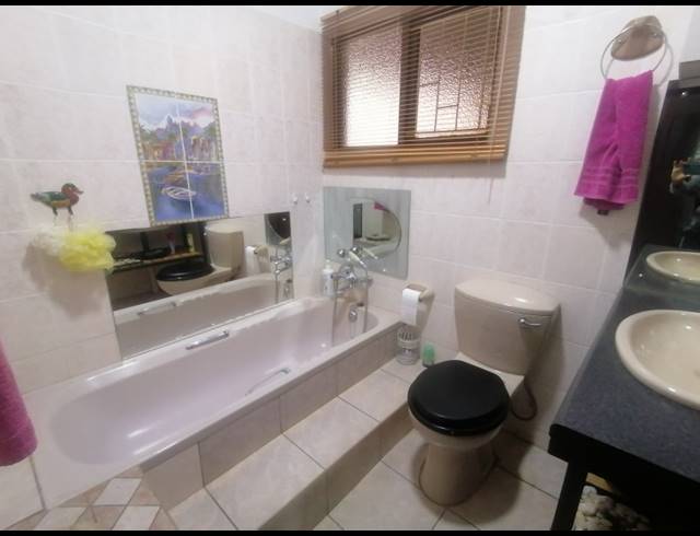4 BEDROOM FREESTANDING FOR SALE IN PANORAMA